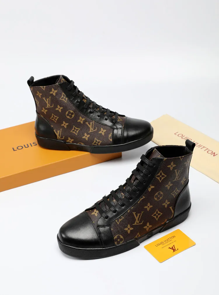 Factory price: 400💰LV official website popular series 🇮🇹🇮🇹1:1 production, selected high-end imported cowhide, sheepskin padding inside sheepskin, paired with Louis Vuitton Monogram Ecli men's shoes 💰se canvas and pure black rubber soles, the ultimate simple design, the perfect interpretation of the latest inspiration for shoes, the integration of classics and fashion, 🔍🔍high quality, worthy of your possession. The bottom car line will never be unglued. Sellers are welcome to sell as shown in the picture above. We can send one piece on behalf of you. The code number is 38-44 (45 codes can be customized)